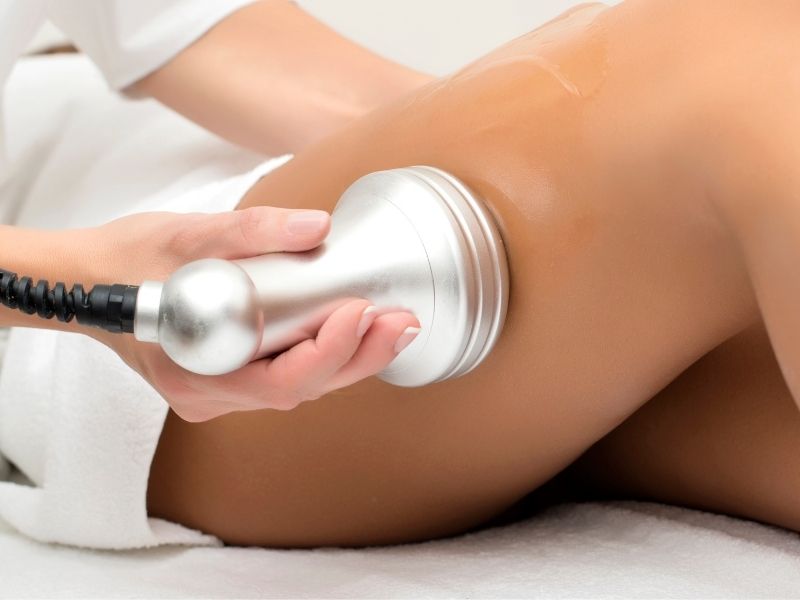 Séance de lipocavitation minceur à l'institut esthétique Ovale & Sens Montpellier